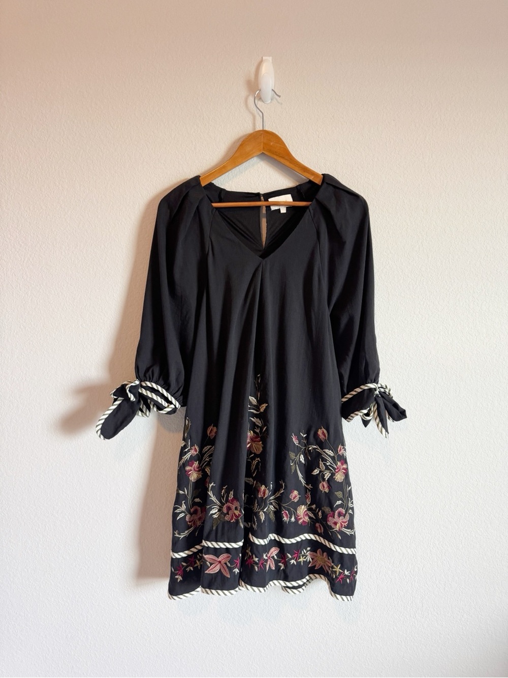 Entro Women's Black Floral Embroidered Tie Sleeve Fit & Flare Dress Size Medium